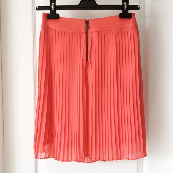 ALICE + OLIVIA Bright Coral Pleated Skirt - Picture 6 of 11